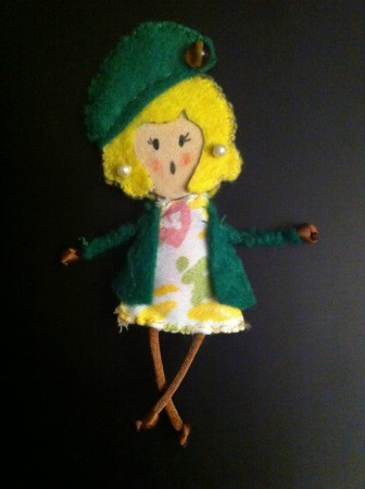 Broche Muñeca Rubia